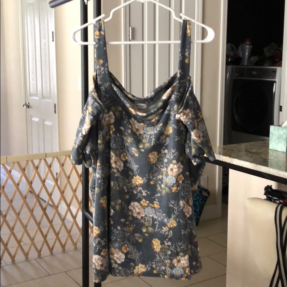 FLORAL FRENCH TERRY PEEKABOO TOP size 26/28
